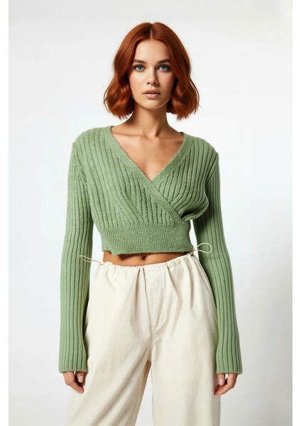 Kadın Antrasit Crop Boy Fitted Kruvaze Triko Kazak Günlük Şıklık ve Konforu Kış Sezonuna Taşır fiyatları