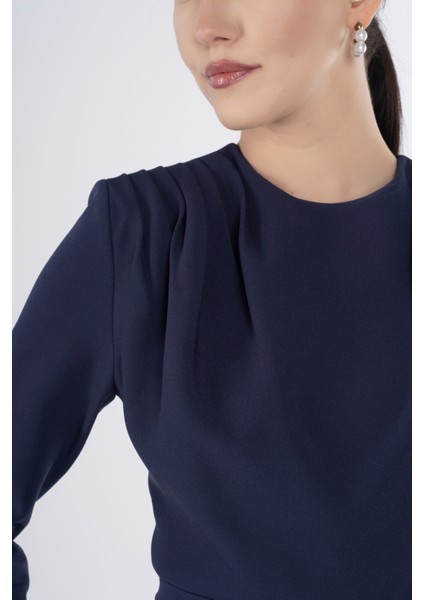 Lacivert Uzun Kollu Kuşaklı Pileli Tulum – Şık Kadın Tulum Modeli Ofis Davet Gece Kombini Için