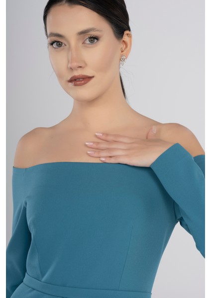 Turkuaz Omuz Açık Uzun Kollu Kuşaklı Tulum – Şık Duruşlu Kadın Abiye Tulum Gece & Davet Stili