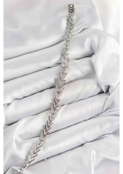 Pirinç Zirkon Taşlı Sıralı Ok Model Gümüş Renk Kadın Bileklik fiyatları