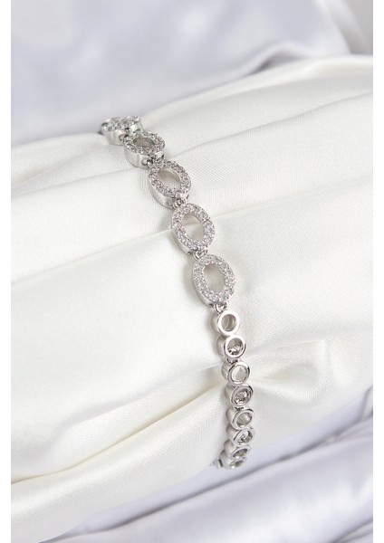 Pirinç Zirkon Taşlı Oval Model Gümüş Renk Kadın Bileklik