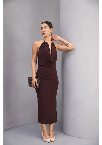 Boyundan Aksesuarlı Degaje Yaka Elbise