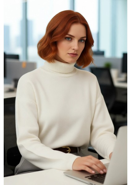 Kadın Oversize Balıkçı Yaka Düşük Kol Triko Kazak Süper Crop Boy Kışlık Rahat ve Şık Tasarım