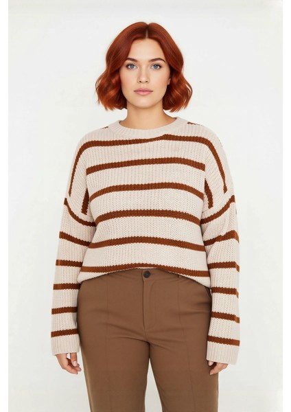 Kadın Çizgili Bisiklet Yaka Triko Kazak Lacivert Tonlarıyla Şık ve Rahat Kış Kombinleri Için