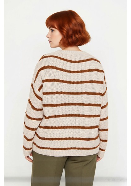 Kadın Çizgili Bisiklet Yaka Triko Kazak Lacivert Tonlarıyla Şık ve Rahat Kış Kombinleri Için fiyatları