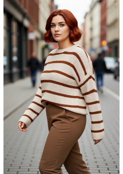 Kadın Çizgili Bisiklet Yaka Triko Kazak Lacivert Tonlarıyla Şık ve Rahat Kış Kombinleri Için modelleri