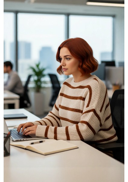 Kadın Çizgili Bisiklet Yaka Triko Kazak Lacivert Tonlarıyla Şık ve Rahat Kış Kombinleri Için fırsatları