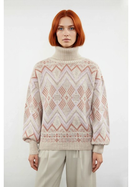 Kadın Soğuk Havaların Vazgeçilmezi Oversize Balıkçı Yaka Etnik Desenli Triko Kazak Şıklığı