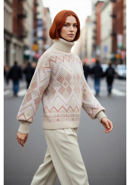 Kadın Soğuk Havaların Vazgeçilmezi Oversize Balıkçı Yaka Etnik Desenli Triko Kazak Şıklığı modelleri