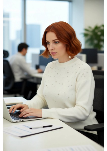 Kadınlar Için Konforlu Regular Kalıp Düz Trok Detaylı Uzun Kollu Triko Bisiklet Yaka Kazak