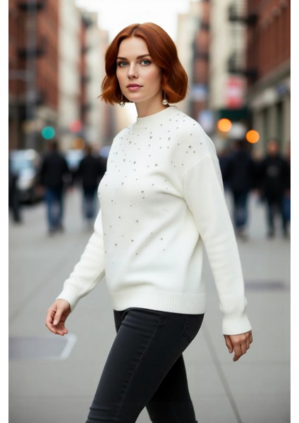 Kadınlar Için Konforlu Regular Kalıp Düz Trok Detaylı Uzun Kollu Triko Bisiklet Yaka Kazak fırsatları