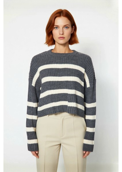 Kadın Basic Siluet Gri Çizgili Akrilik Materyal Crop Triko Kazak Uzun Kollu Günlük Şık Kaliteli fiyatları