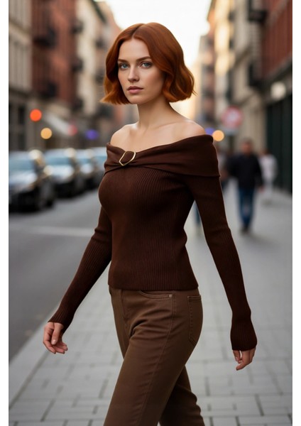 Kadın Kahverengi Aksesuar Detaylı Fitted Carmen Yaka Triko Kazak Soğuk Havalar Için Şık Seçim modelleri