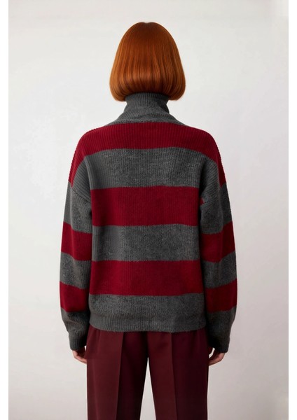 Kadınlara Özel Uzun Kollu Oversize Kesim V Yaka Çizgili Triko Kazak Kışlık Kombinlerin Gözdesi fiyatları