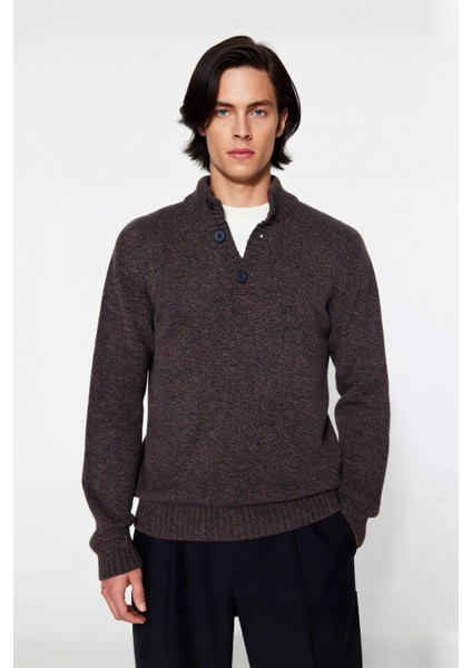 Erkek Modern Düğmeli Dik Yaka Fitted Kalıp Triko Kazak Soğuk Kış Günleri Için Ideal Şık Seçim