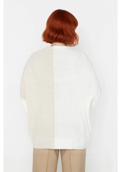 Kadın Rahat Kesim Akrilik Triko Kazak Renk Bloklu V Yaka Uzun Kollu Selanik Örgü Kış Stili modelleri