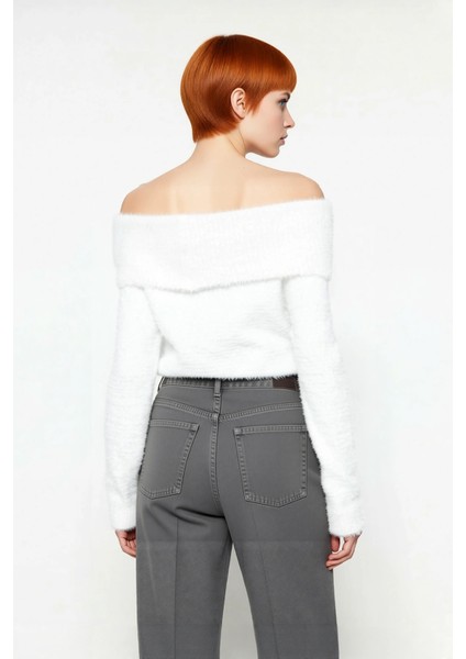 Kadın Tüylü Dokusuyla Ekstra Yumuşak Carmen Yaka Crop Triko Kazak Kış Kombinleri Için Ideal fiyatları