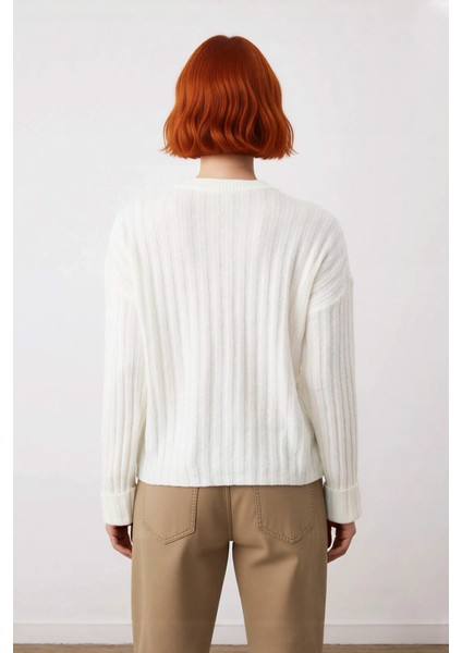 Kadın Casual Fitilli Triko Kazak Orta Kalınlık Dik Yaka Düşük Kol Rahat ve Trend Kış Stili modelleri