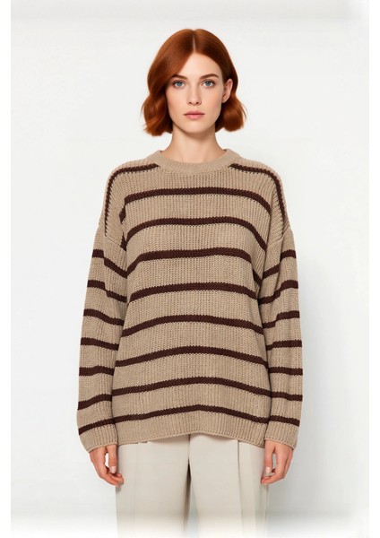 Kadın Çizgili Oversize Triko Kazak Bisiklet Yaka Tasarımı ile Uzun Kollu Kış Günlerinin Yıldızı fiyatları