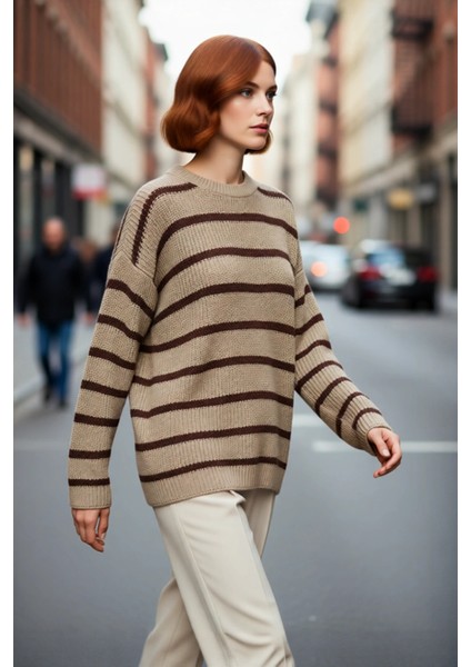 Kadın Çizgili Oversize Triko Kazak Bisiklet Yaka Tasarımı ile Uzun Kollu Kış Günlerinin Yıldızı fırsatları