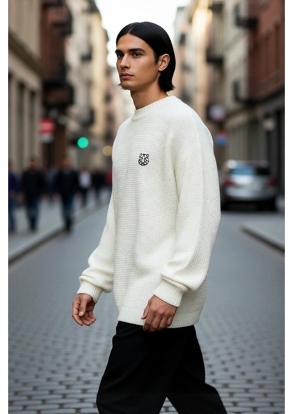 Erkek Triko Oversize Kesim Bisiklet Yaka Sargı Nakışlı Rahat Kazak Soğuk Günlerin Şıklığı Kaliteli fırsatları