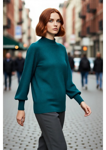 Kadın Dik Yaka Dokulu Balon Kol Regular Kalıp Akrilik Triko Kazak Günlük ve Rahat Kış Kombinleri fırsatları