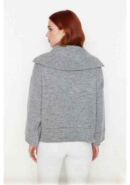 Kadın Oversize Fermuarlı Dik Yaka Triko Kazak Yumuşak Dokusuyla Günlük Konfor ve Şıklık Kaliteli modelleri