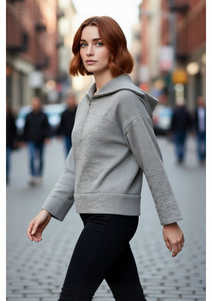 Kadın Oversize Fermuarlı Dik Yaka Triko Kazak Yumuşak Dokusuyla Günlük Konfor ve Şıklık Kaliteli fırsatları