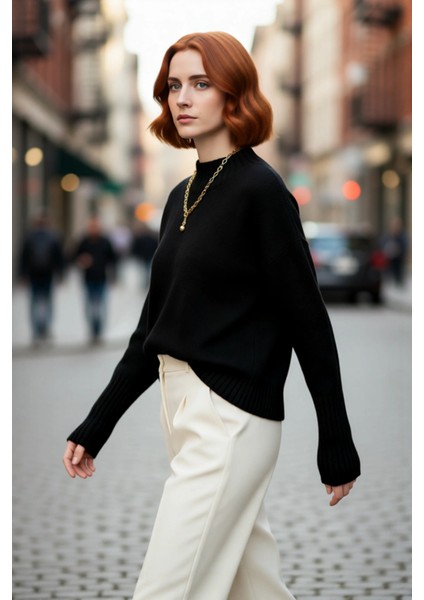 Kadın Basic Düz Desen Oversize Kesim Dik Yaka Triko Kazak Reglan Kol Kış Aylarının Konforlu Şıklığı fırsatları