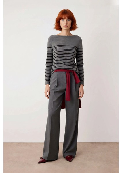 Kadınların Kış Gardırobu Için Konforlu Akrilik Gri Çizgili Bisiklet Yaka Triko Kazak Kaliteli fiyatları