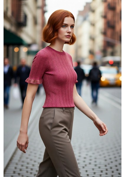 Kadın Fitted Kesim Simli Ince Triko Bluz Bisiklet Yaka Fırfır Kollu Crop Model Modern Stil fırsatları