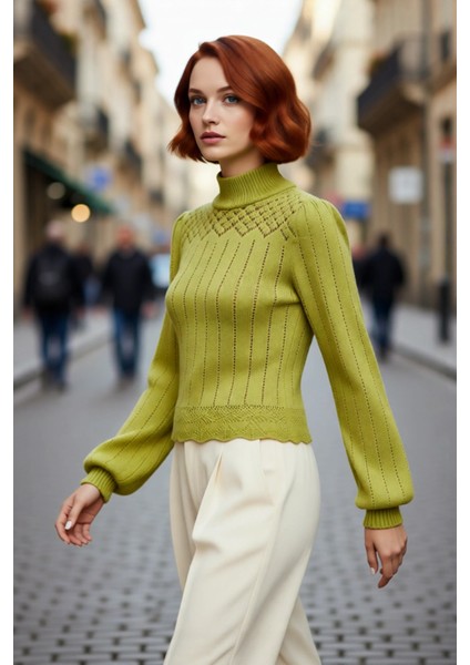 Kadın Ajurlu Örgü Detaylı Dik Yaka Fitted Crop Kazak Balon Kolları Ile Kışa Özel Trend Bir Stil modelleri