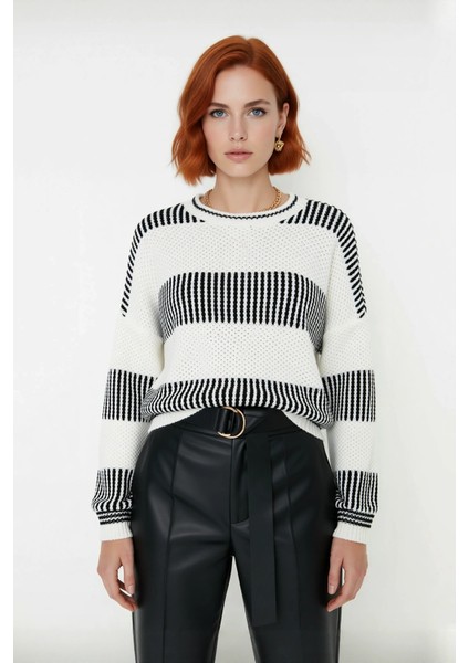 Kadın Basic Siluet Uzun Kollu Oversize Kesim Renk Bloklu Pike Dokuma Triko Kazak Kış Kombinlerinin fiyatları