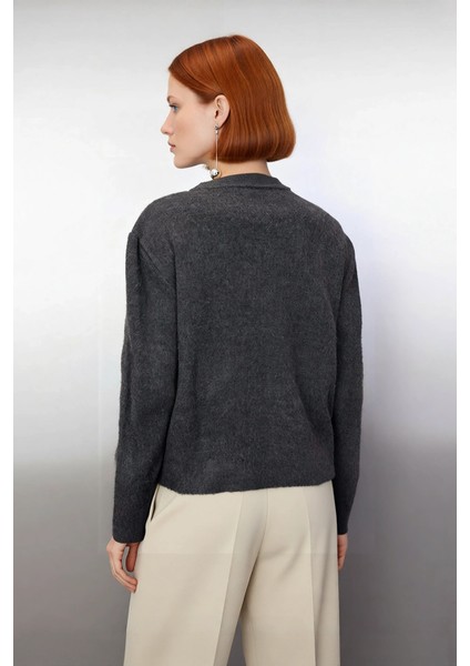 Kadın Akrilik Triko Kazak Regular Kalıp Bisiklet Yaka Inci Detaylı Gündüzden Geceye Konfor modelleri