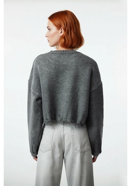 Kadın Basic Siluet Oversize Triko Kazak Crop Düşük Kol Akıtma Detaylı Soğuk Havalar Için Ideal modelleri