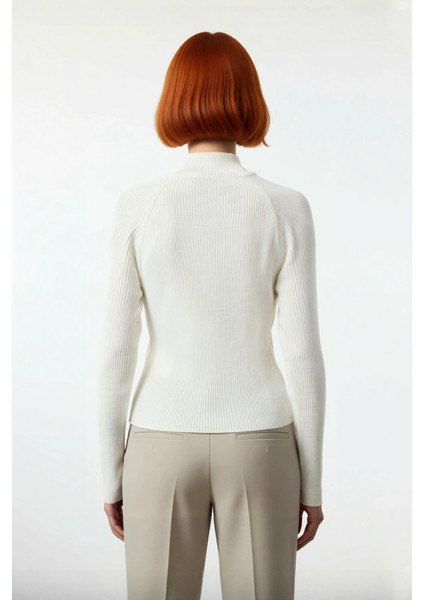 Kadın Şık Akrilik Fitted Kesim Dik Yaka Düz Desen Uzun Kol Triko Kazak Ofis ve Günlük Kullanım fiyatları