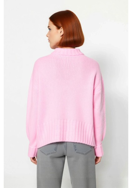 Kadın Pembe Oversize Dik Yaka Triko Kazak Günlük Kombinlerinizi Tamamlayan Sıcak ve Şık Parça modelleri