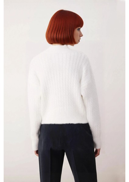 Kadınların Kış Şıklığı Için Ekru Dik Yaka Crop Triko Kazak Saç Örgülü Rahat Kalıp Düşük Kollu Model fiyatları