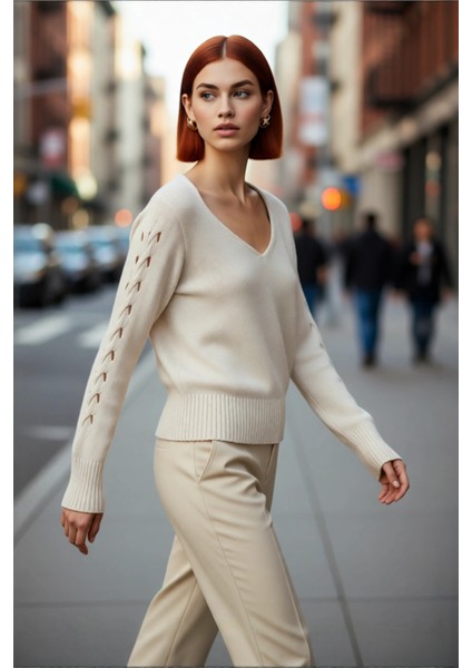 Kadın Basic Siluet Ajurlu Uzun Kollu V Yaka Triko Kazak Casual ve Fashion Forward Görünümler Sunar. fırsatları