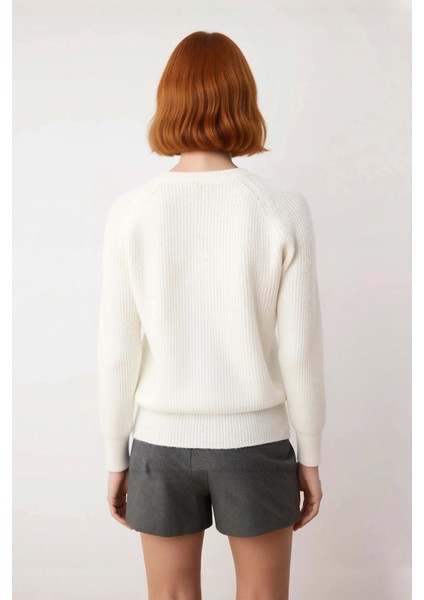 Kadın Bisiklet Yaka Taş Detaylı Yumuşak Dokulu Regular Kalıp Kışlık Triko Kazak Gündüzden Geceye fiyatları