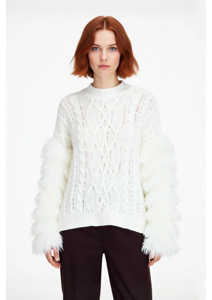 Kadın Oversize Kesim Saç Örgü Desenli Düşük Kol Püsküllü Triko Kışlık Kazak Modern ve Konforlu fiyatları