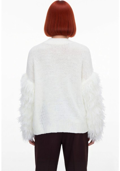 Kadın Oversize Kesim Saç Örgü Desenli Düşük Kol Püsküllü Triko Kışlık Kazak Modern ve Konforlu modelleri