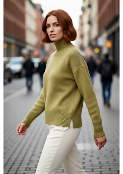 Kadın Düz Dokulu Oversize Triko Kazak Soğuk Günlerde Sıcaklık ve Rahatlığı Bir Arada Sunar fırsatları