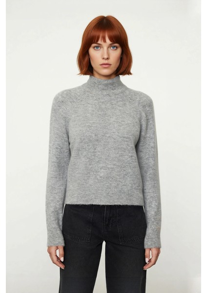 Kadın Bordo Reglan Kol Oversize Dik Yaka Triko Kazak Kış Sezonu Için Ideal Rahat Günlük Giyim