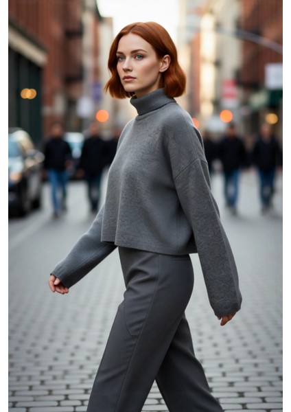 Kadın Oversize Balıkçı Yaka Düşük Kol Triko Kazak Süper Crop Boy Kışlık Rahat ve Şık Tasarım fırsatları