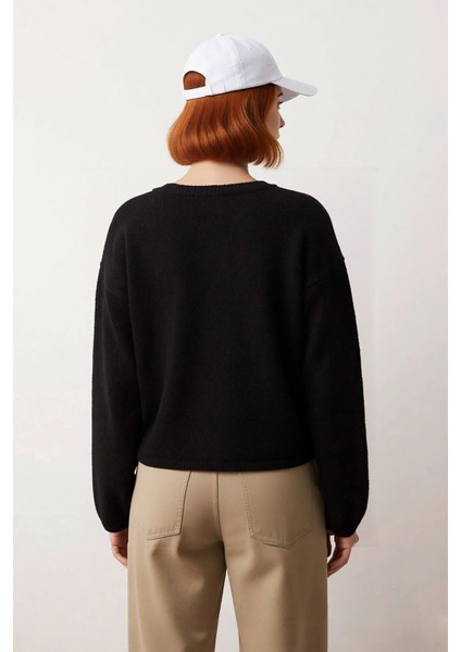 Kadın Geniş Kalıp Düz Desen Bisiklet Yaka Triko Kazak Soğuk Havalar Için Ideal Rahatlık Kaliteli fiyatları