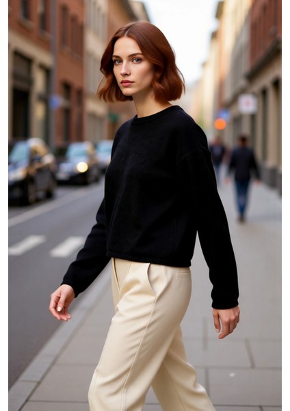 Kadın Geniş Kalıp Düz Desen Bisiklet Yaka Triko Kazak Soğuk Havalar Için Ideal Rahatlık Kaliteli modelleri