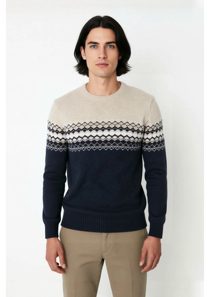 Erkek Fitted Bisiklet Yaka Etnik Desenli Triko Kazak Soğuk Havalar Için Şık ve Konforlu Bir Tercih fiyatları