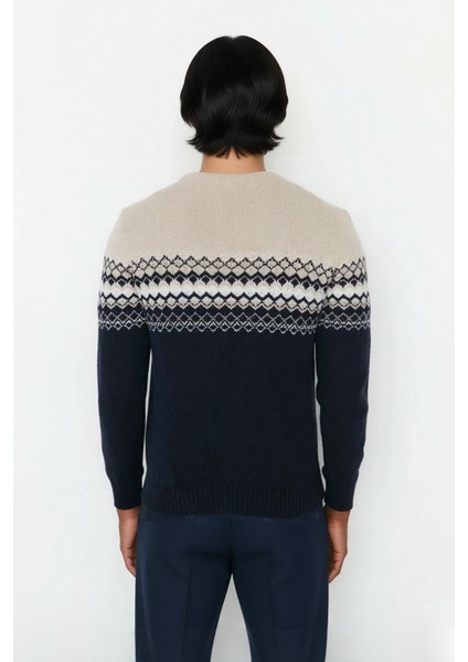 Erkek Fitted Bisiklet Yaka Etnik Desenli Triko Kazak Soğuk Havalar Için Şık ve Konforlu Bir Tercih modelleri