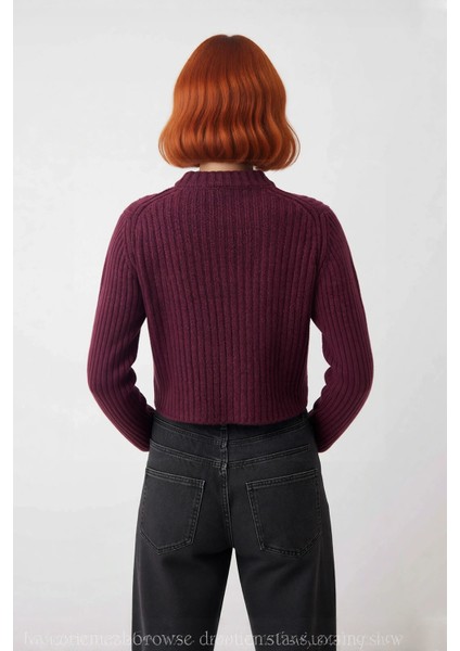 Kadınlara Özel Rahat Regular Kesim Crop Triko Kazak Fitilli Dokusu Ile Kış Stilinizi Tamamlayın fiyatları